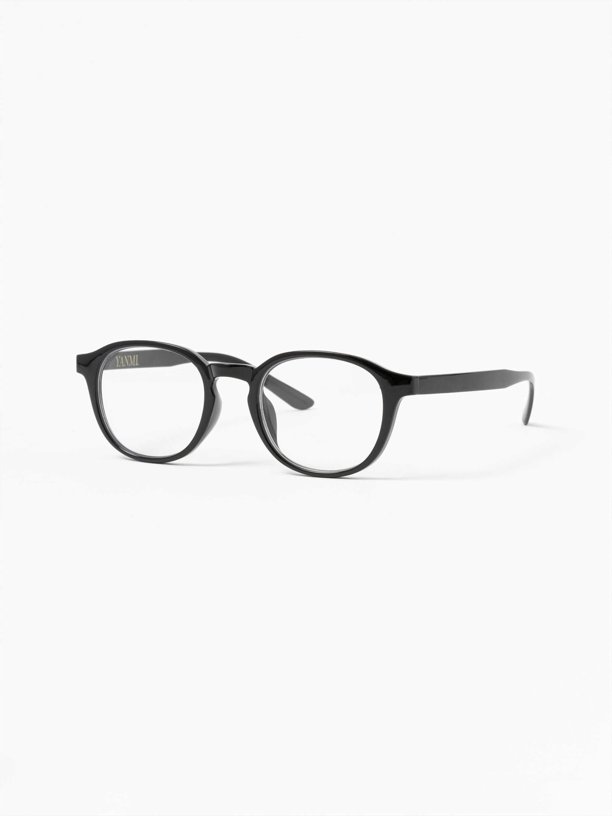 BLACK FRAME GLASSES