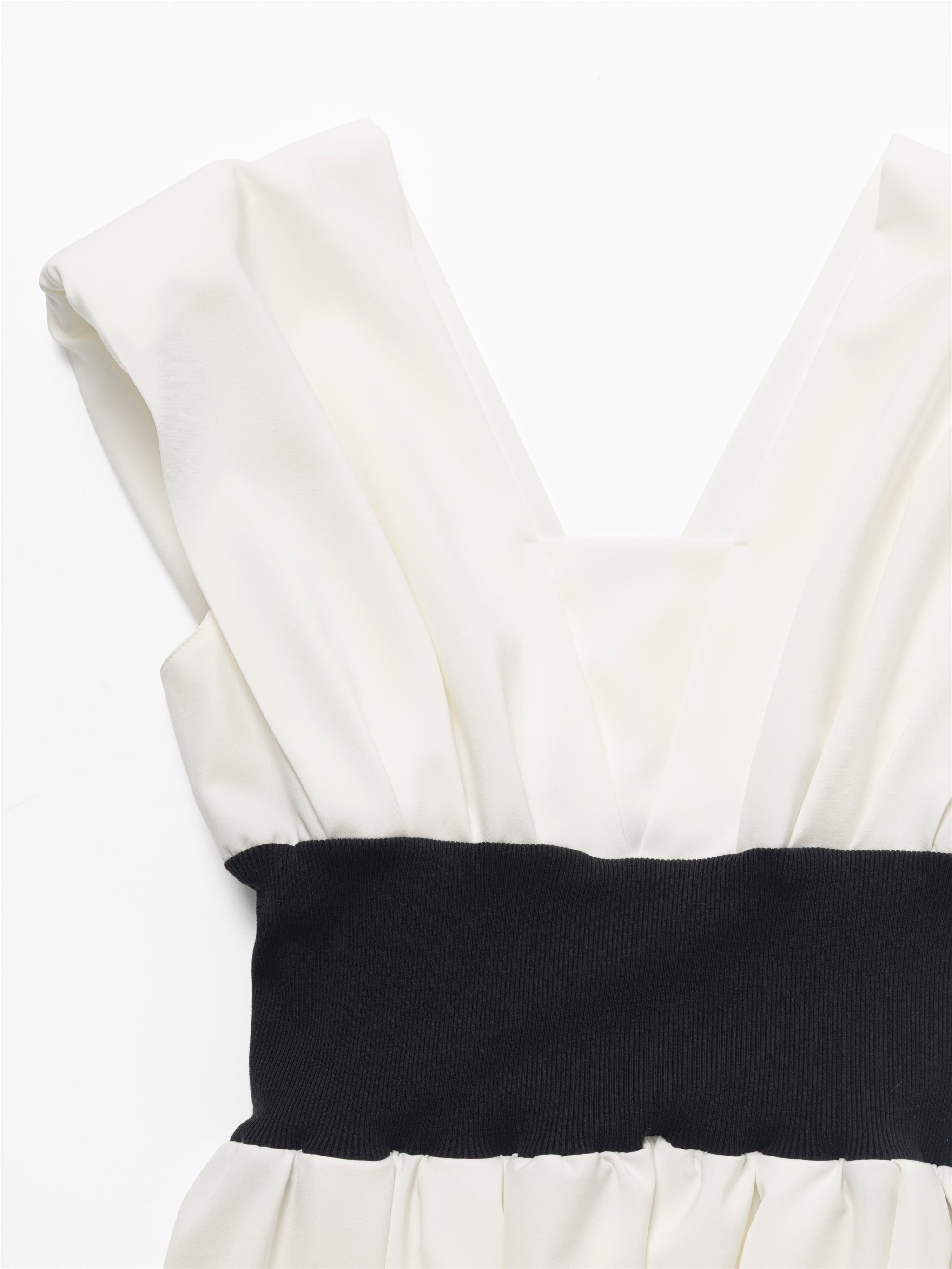 【COMING SOON】CONTRAST RIBBON WAIST DRESS