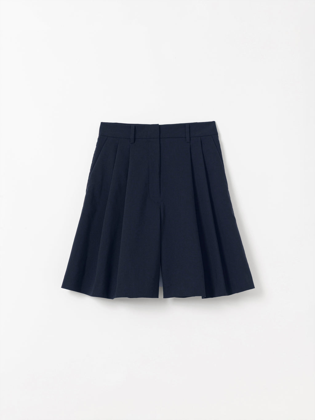 VOLUME TUCK SHORT PANTS