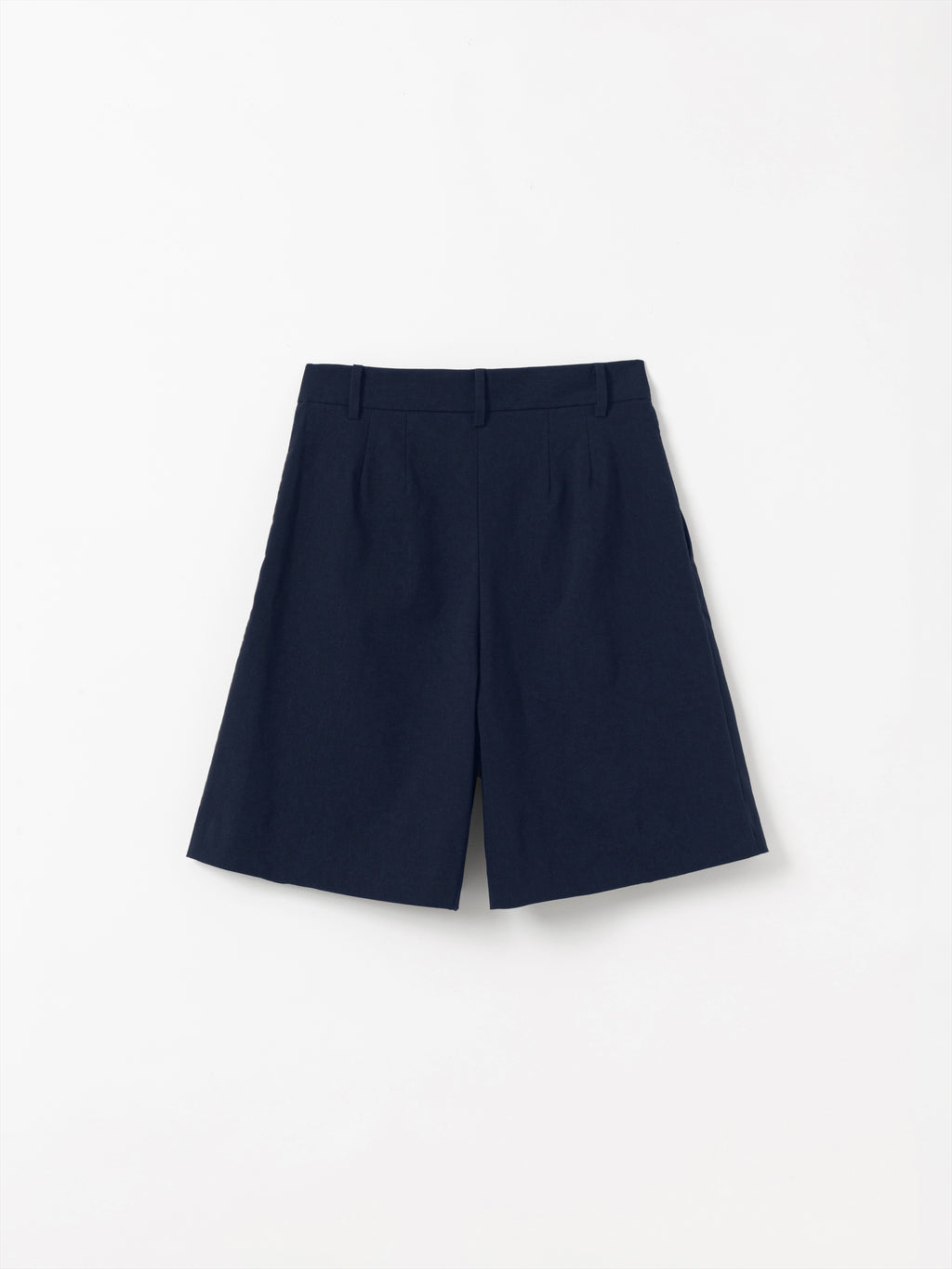 VOLUME TUCK SHORT PANTS