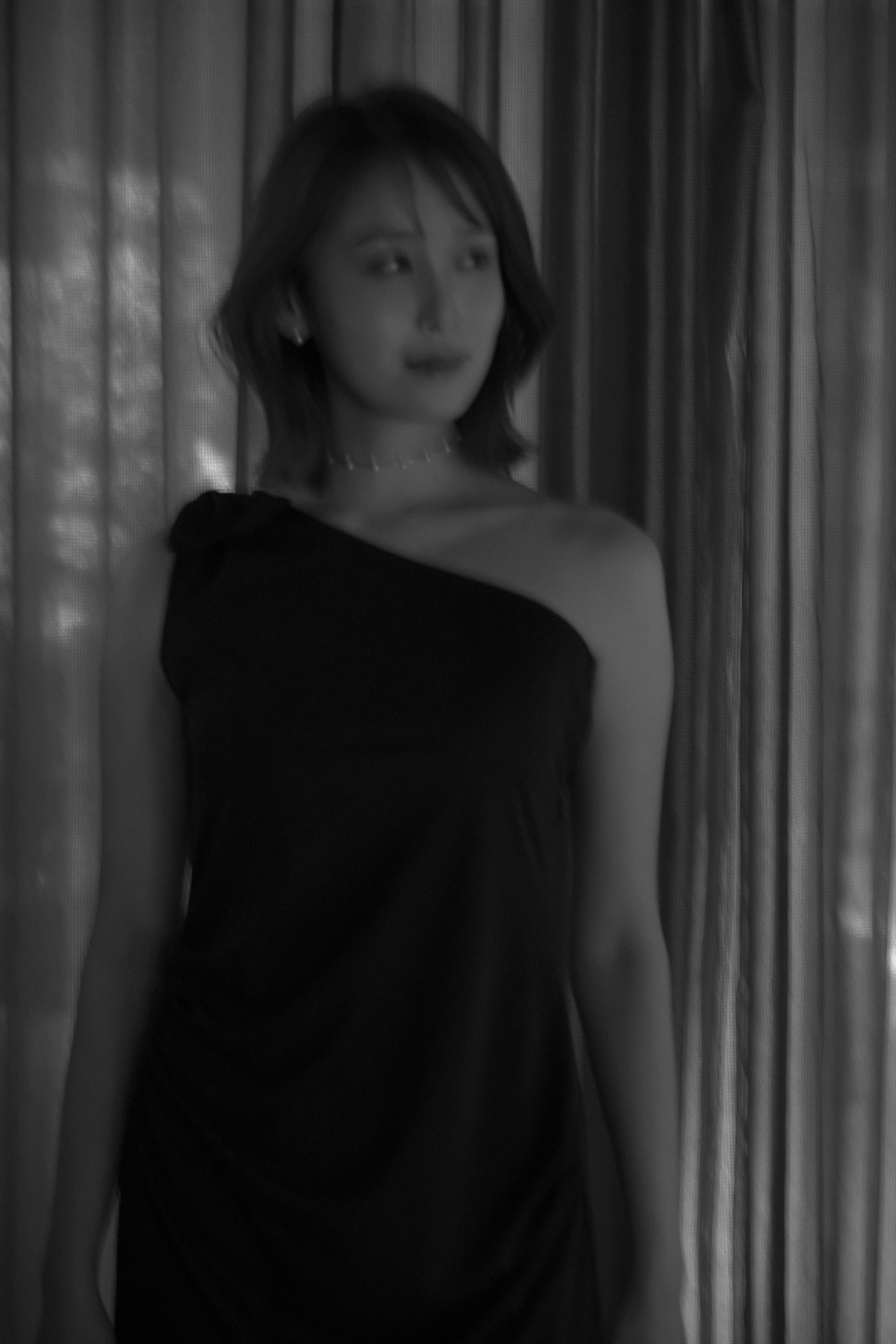 COMING SOON】ONE SHOULDER SHIRRING DRESS – YANMI.