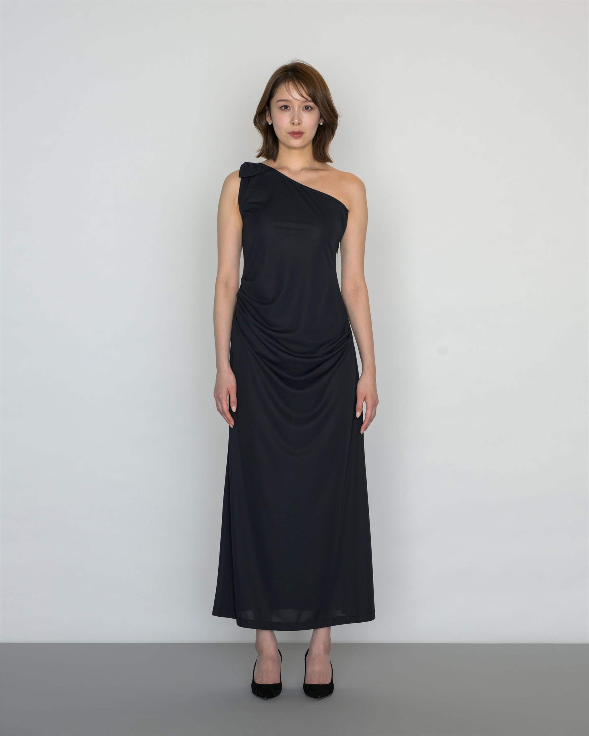 COMING SOON】ONE SHOULDER SHIRRING DRESS – YANMI.